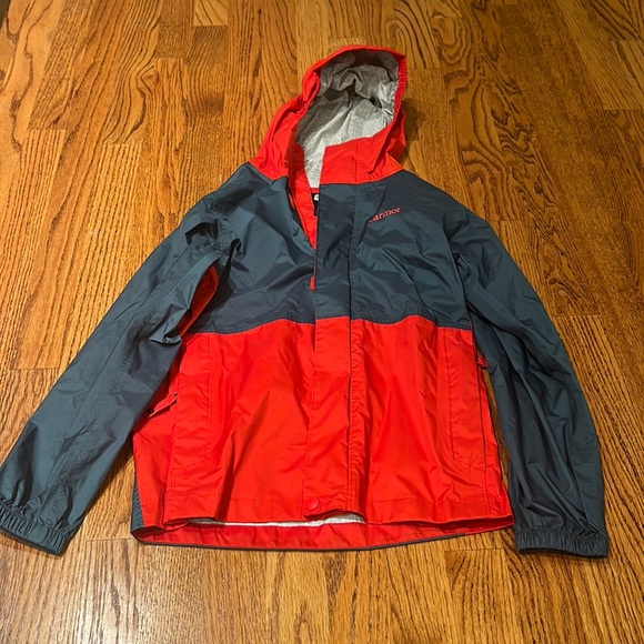 Marmot Boy’s Grey and Red Windbreaker Size M